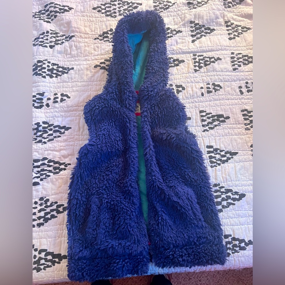 Mini Boden fuzzy hooded vest